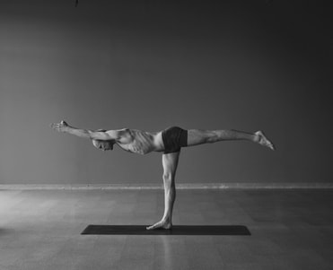 Yogi doing difficult hand stand yoga pose in gym. Man practicing advanced  yoga. Yogi concept. Stock Photo